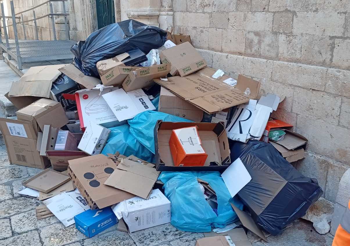 Karton na ulicama Dubrovnika ne bi se trebao odlagati vikendom